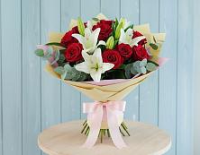 Букет цветов из:  Лилии и Розы в Володарском