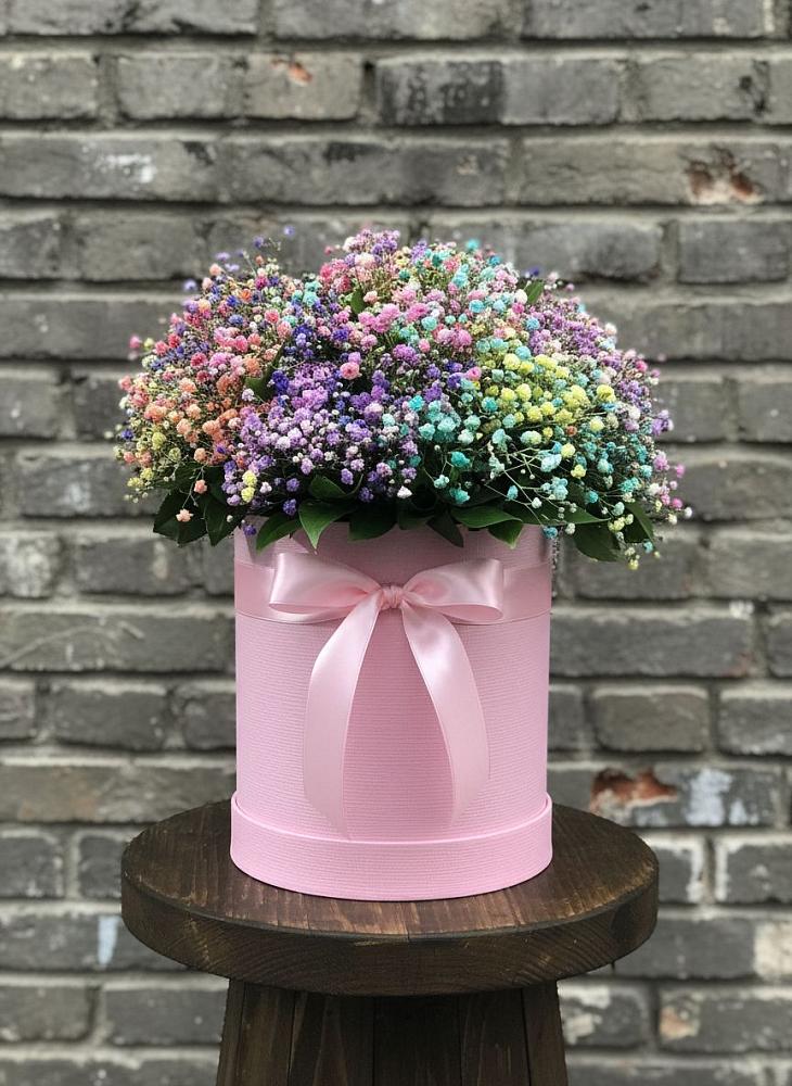 Цветочная композиция из Гипсофила и Розы в шляпной коробке в Володарском