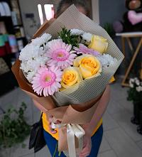 Букет цветов из:  Герберы, Розы и Хризантемы в Володарском