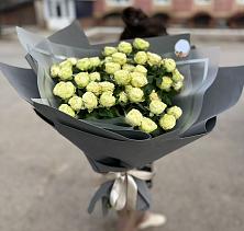 Букет Белые кустовые розы Солинеро в Володарском