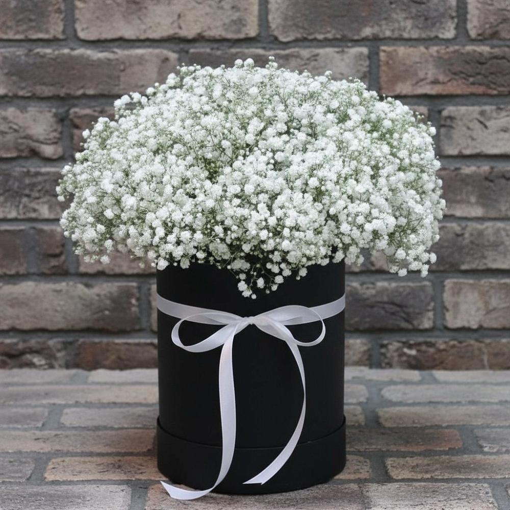 Цветочная композиция из Гипсофила в шляпной коробке в Володарском