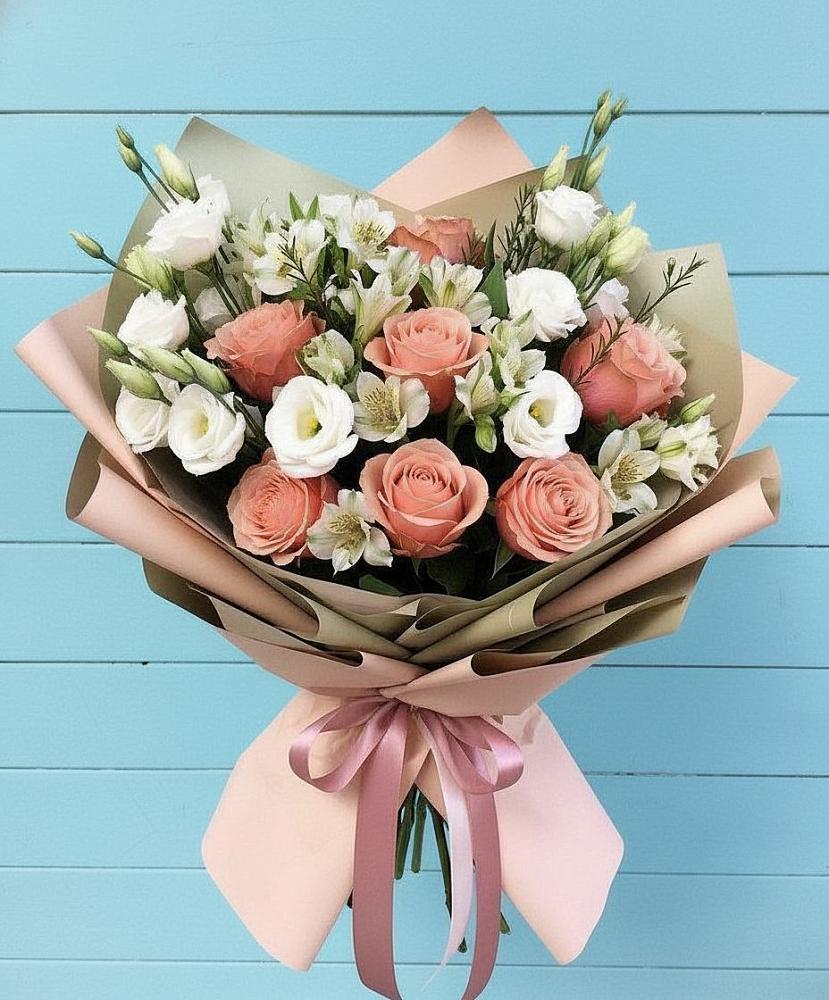 Букет цветов из: Розы, Альстромерии и Лизиантусы в Володарском