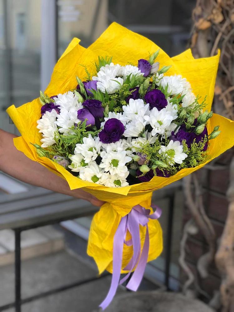 Букет цветов из: Ирисы, Хризантемы и Ромашки в Володарском