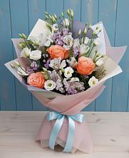 Букет цветов из:  Лизиантусы, Розы, Альстромерии и Гипсофила в Володарском