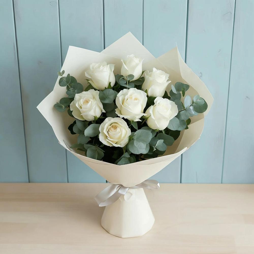 Букет Белые розы в Эвкалипте в Володарском