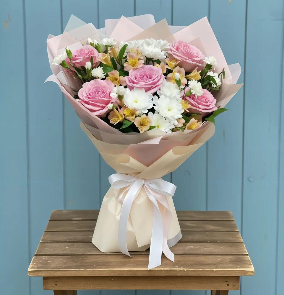 Букет цветов из: Гвоздики, Орхидеи и Розы в Володарском