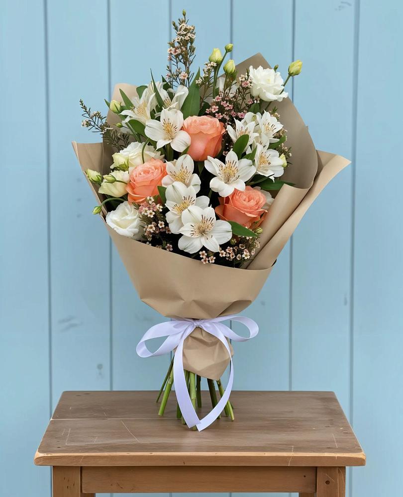 Букет цветов из: Альстромерии, Лизиантусы, Розы и Хризантемы в Володарском