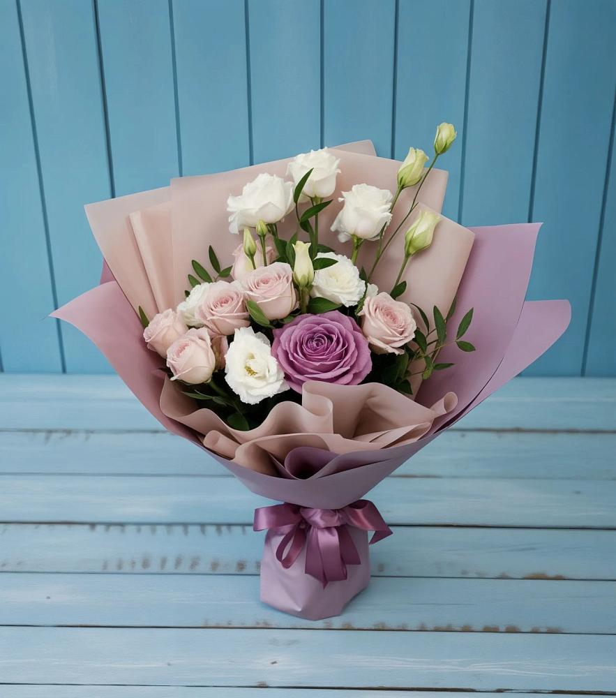 Букет цветов из: Розы и Лизиантусы в Володарском